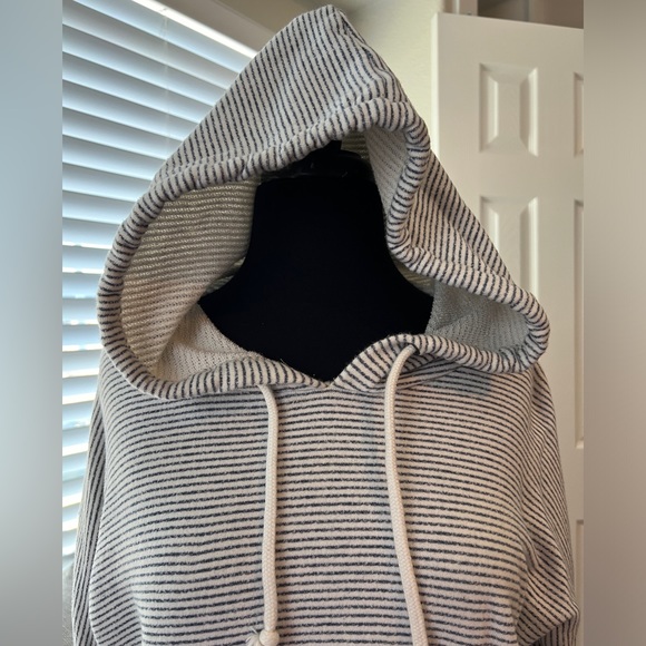 O’NEILL LIKE NEW! UNISEX NAVY STRIPED HOODIE SIZE LARGE - Picture 3 of 9
